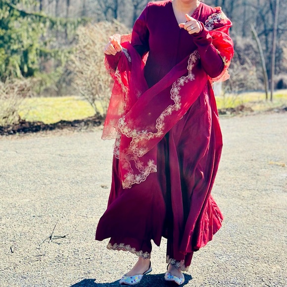 Deep red anarkali set - Picture 2 of 13